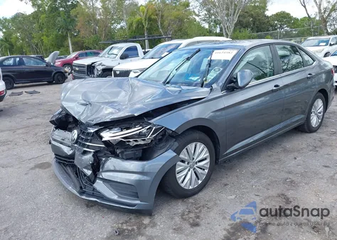 2019 Volkswagen Jetta 1.4T R-Line/1.4T S/1.4T Se z USA, uszkodzony, nr VIN 3VWC57BU6KM179682